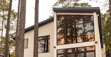 Grupo Videas house with glass facade